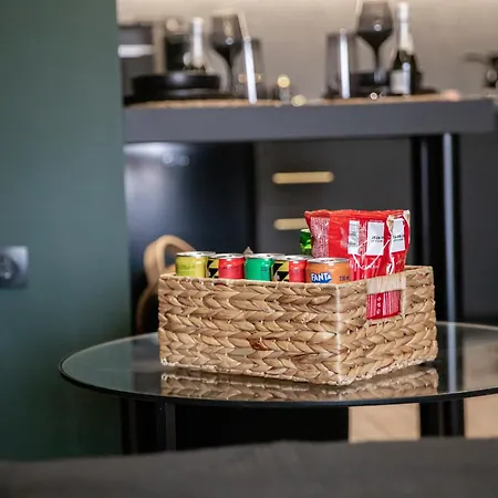 Skyline Apartment *