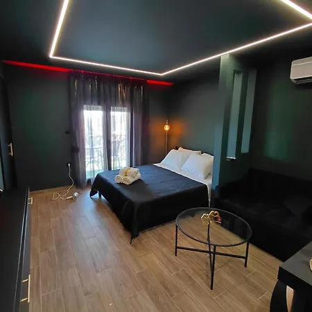 Skyline Apartment *