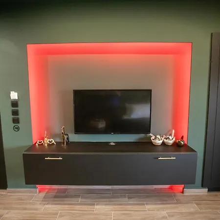 Skyline Apartment *